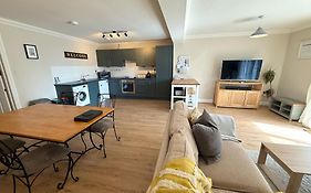 Apartment With Swimming Pool
